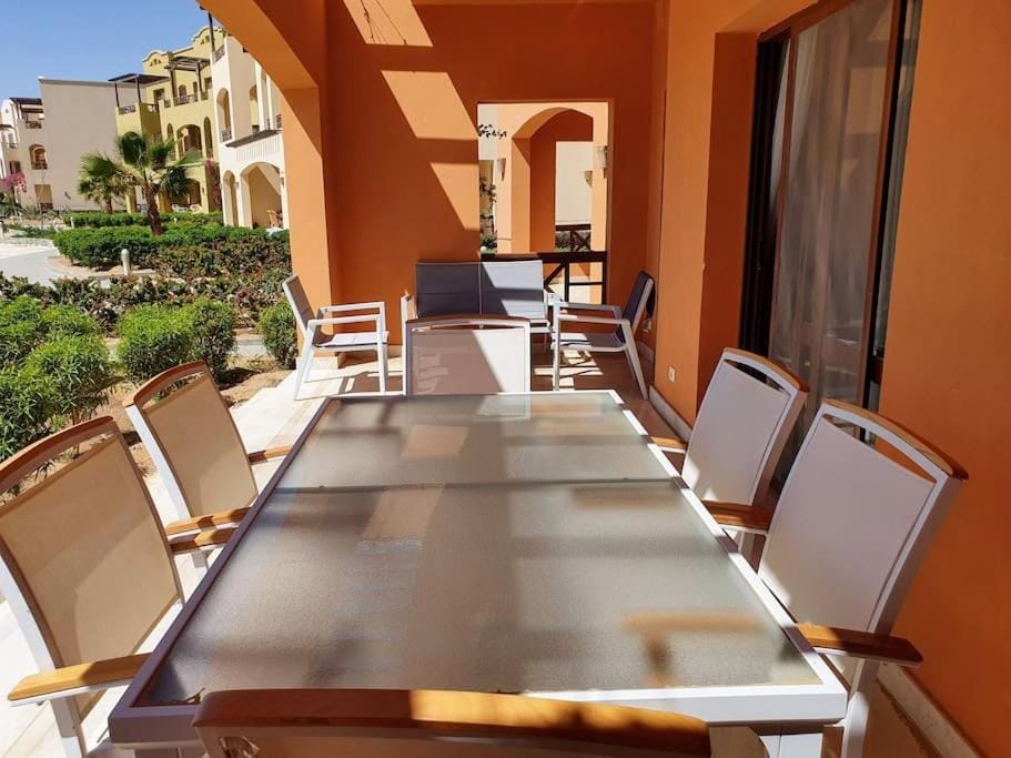 Patio, Day, Balcony/Terrace, Dining area