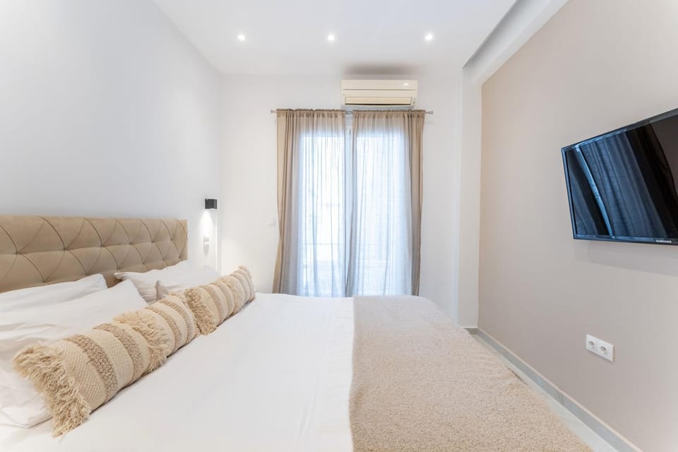Bed, TV and multimedia, Photo of the whole room, Bedroom, air conditioner