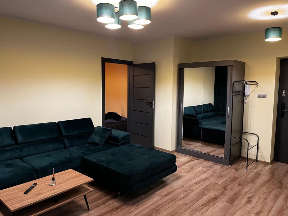 Bed, TV and multimedia, Living room, Seating area