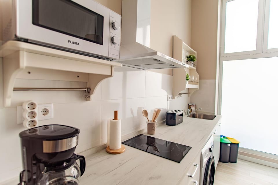 Coffee/tea facilities, Kitchen or kitchenette, minibar, stove, toaster