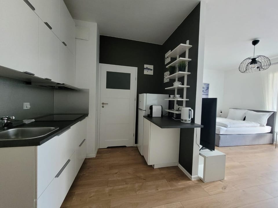 Bed, Kitchen or kitchenette, Bedroom