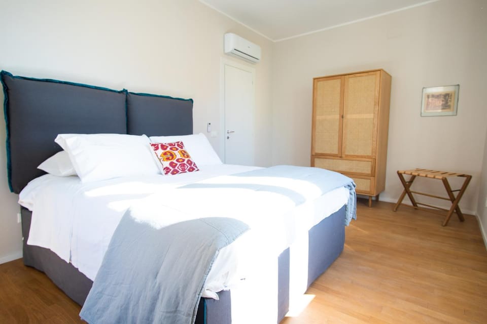 Bed, Photo of the whole room, Bedroom, wardrobe, air conditioner