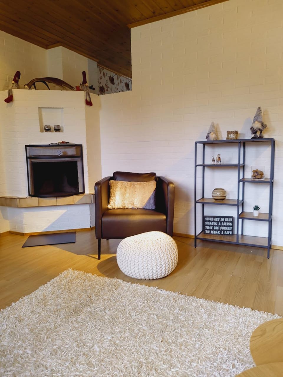 Living room, Seating area, fireplace