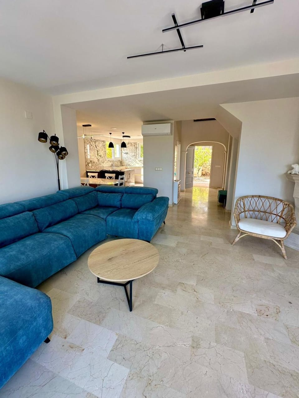 Living room, Seating area, air conditioner