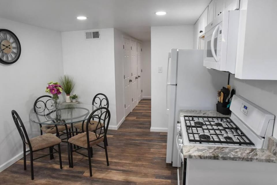 Cozy Mount Washington Home with Parking-Sleeps 4 Apartment in Pittsburgh