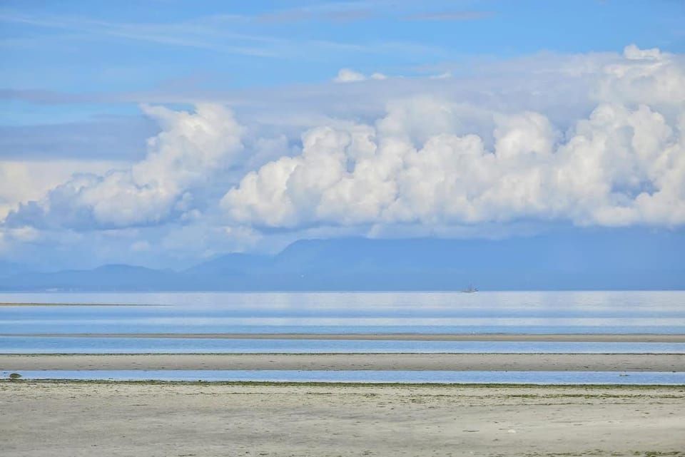Kye Bay Winter Beach House by EMR Vacation Rentals House in Comox