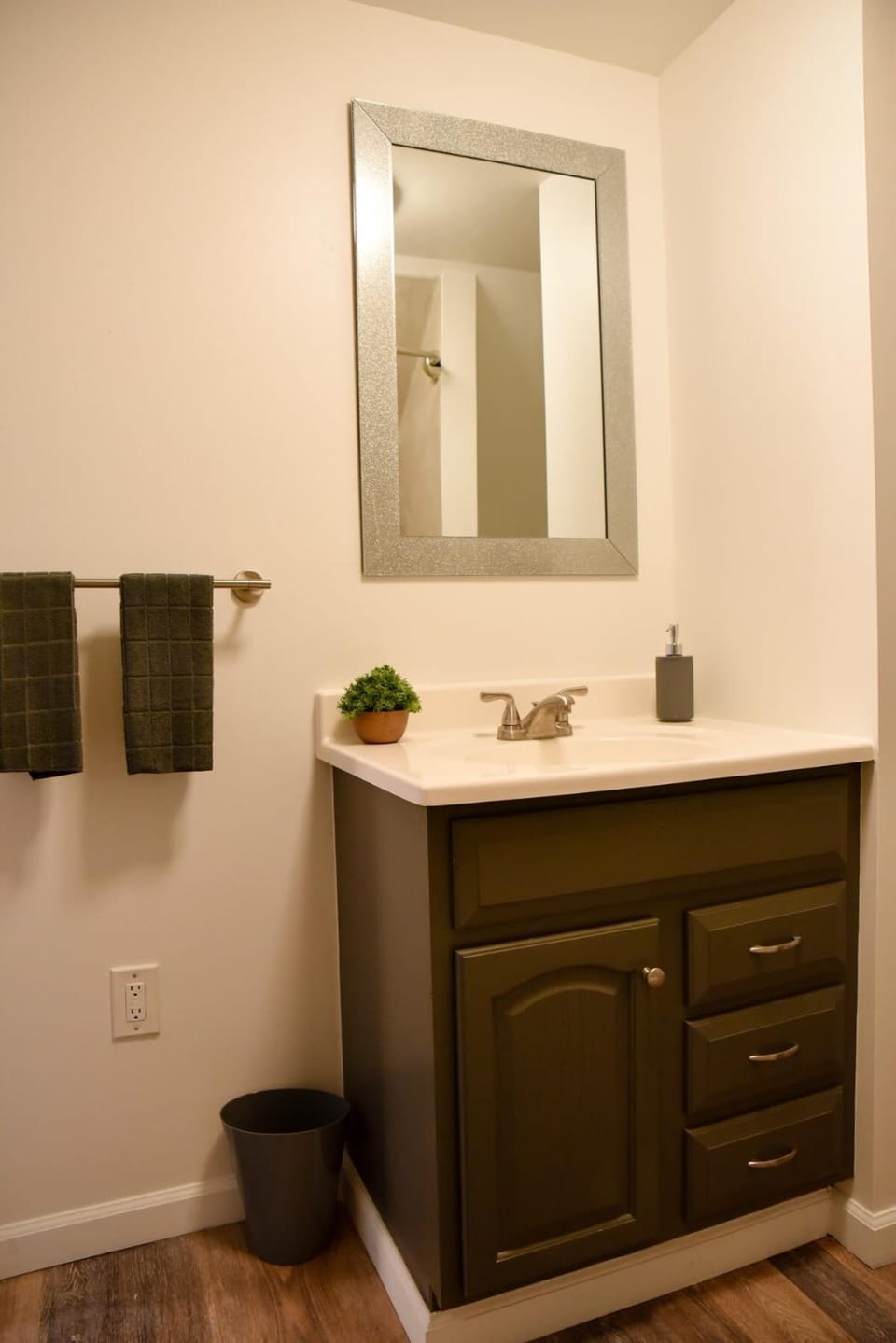 Unwind in a Bright Comfortable Apartment for 3 Apartment in Pittsburgh