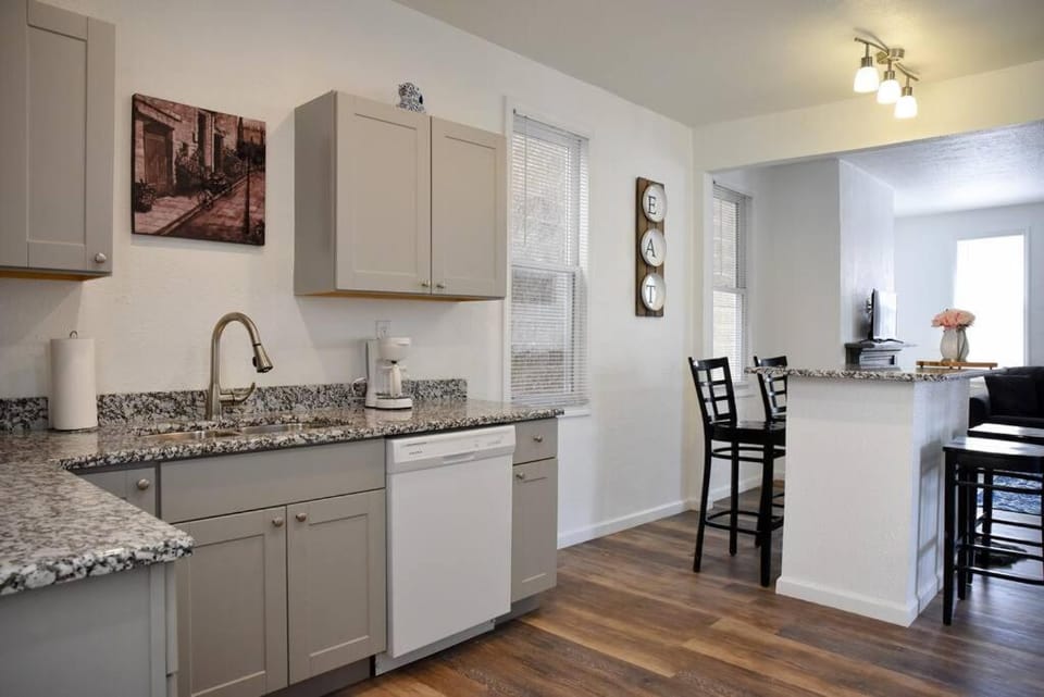 Stunning Big Home Near Downtown North Shore & More House in Crafton