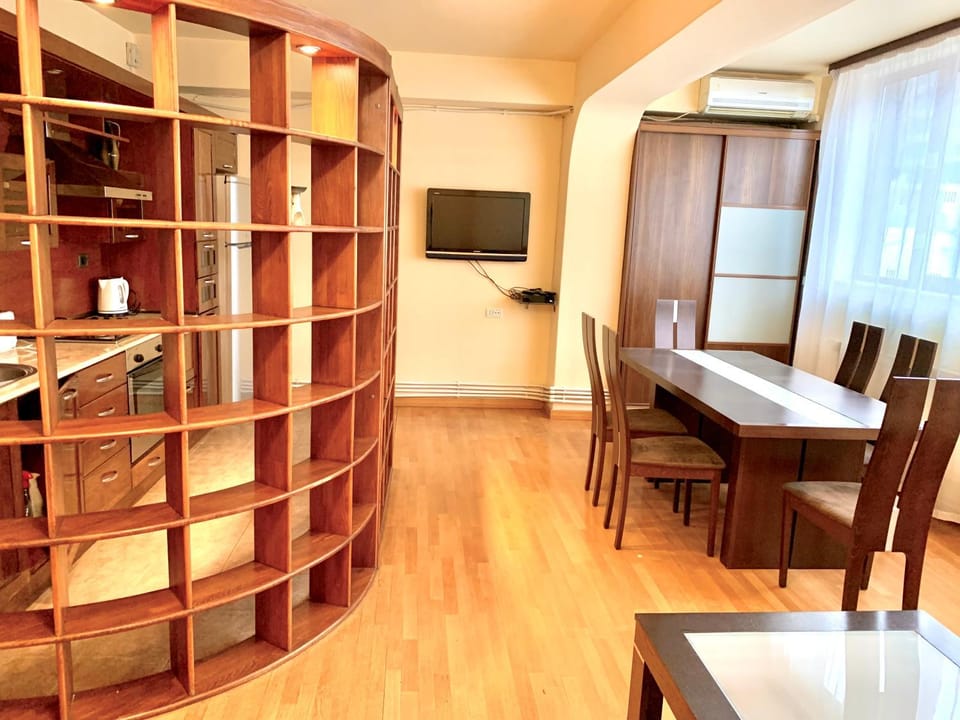 TV and multimedia, Kitchen or kitchenette, Seating area, hair dresser