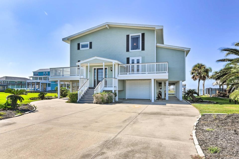 Waterfront Deck & Bay Access: Galveston Getaway! House in Galveston Island