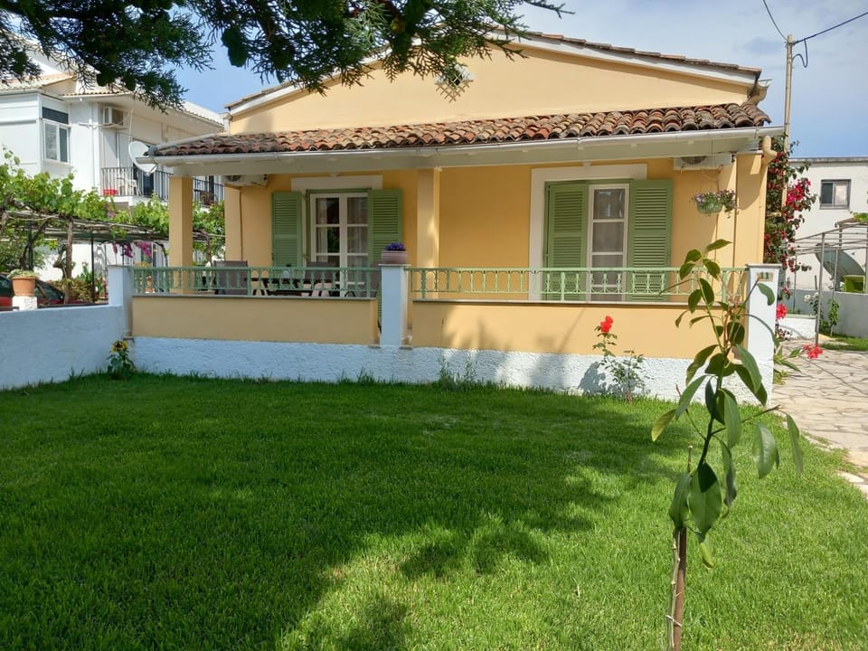 Property building, Spring, Day, Garden, Garden view, Street view