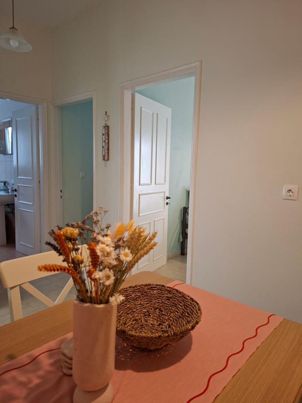 Kitchen or kitchenette, Dining area, Food