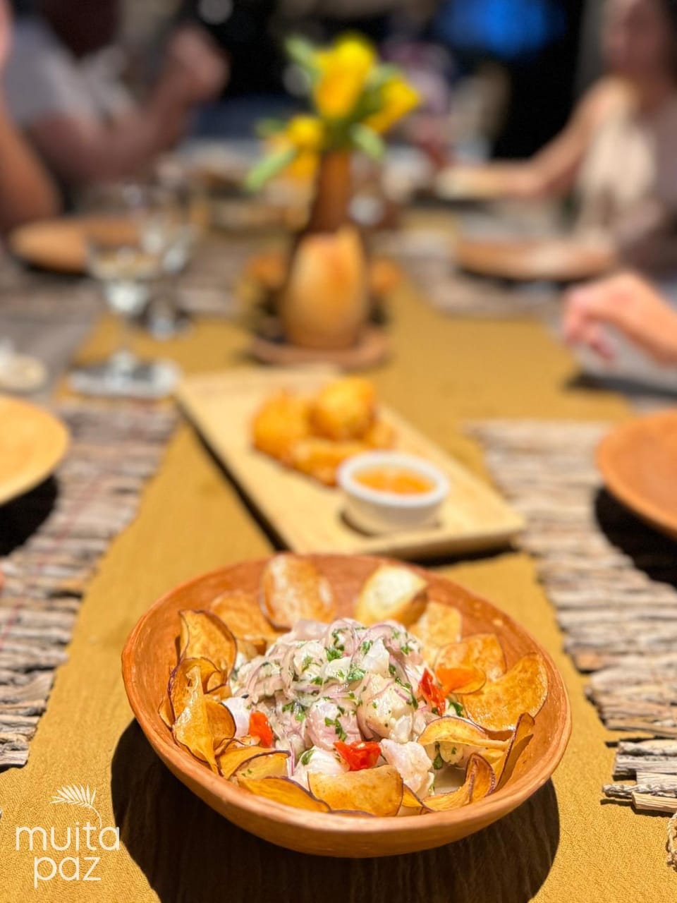 Restaurant/places to eat, Food and drinks, Food, group of guests