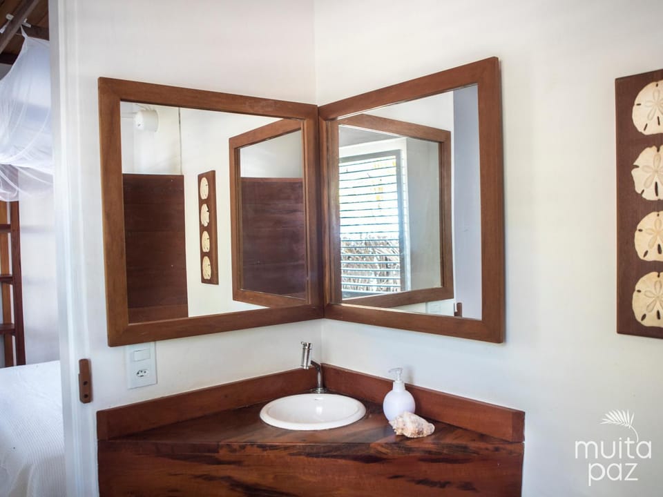 Toilet, Bathroom, Decorative detail