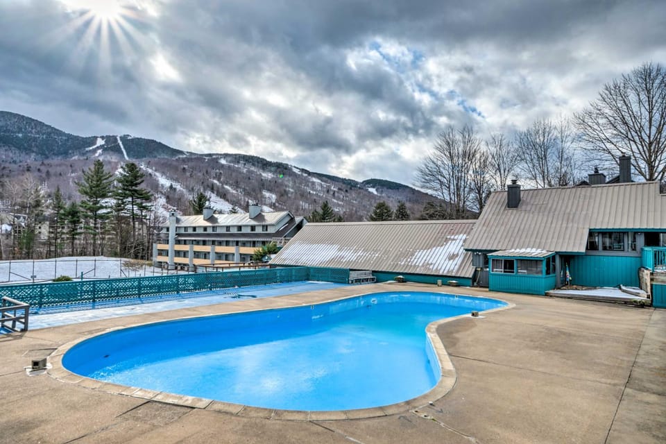 Lincoln Escape w/ Deck: 1 Mi to Loon Mountain! House in Lincoln