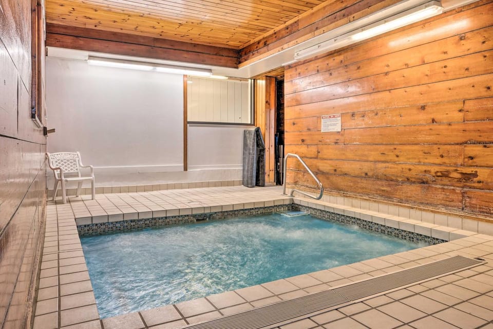 Lincoln Escape w/ Deck: 1 Mi to Loon Mountain! House in Lincoln