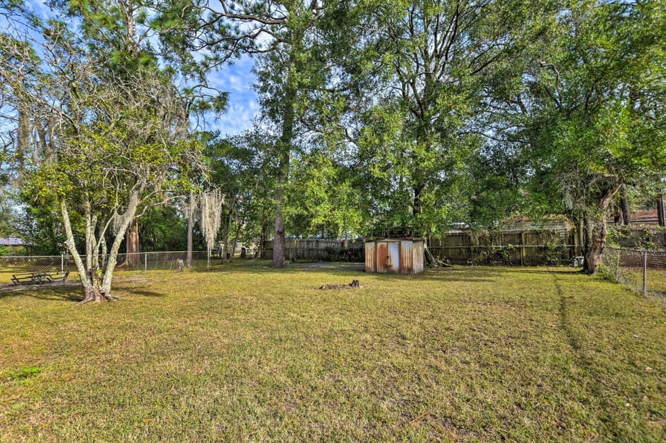 Cozy Jacksonville Home w/ Yard ~ 8 Mi to Dtwn House in Jacksonville