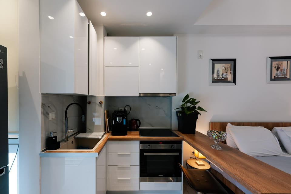 Kitchen or kitchenette, Living room, Seating area, minibar, pet friendly, stove