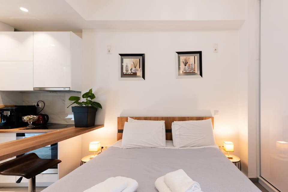 Bed, Kitchen or kitchenette, Living room, Photo of the whole room, Seating area, Dining area, Bedroom, towels