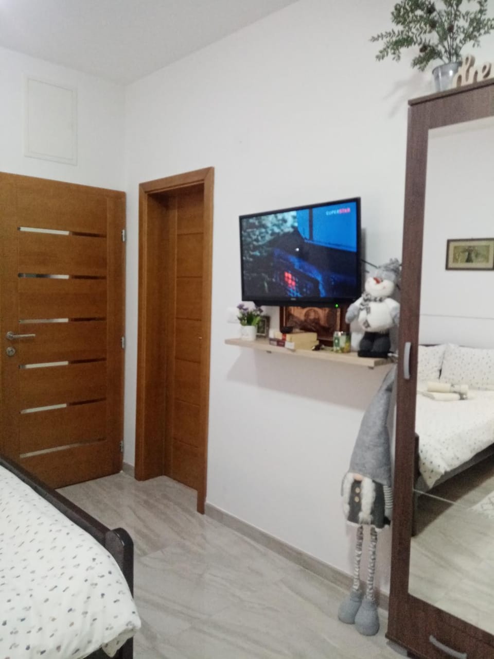 Bed, TV and multimedia, Photo of the whole room, Bedroom, wardrobe
