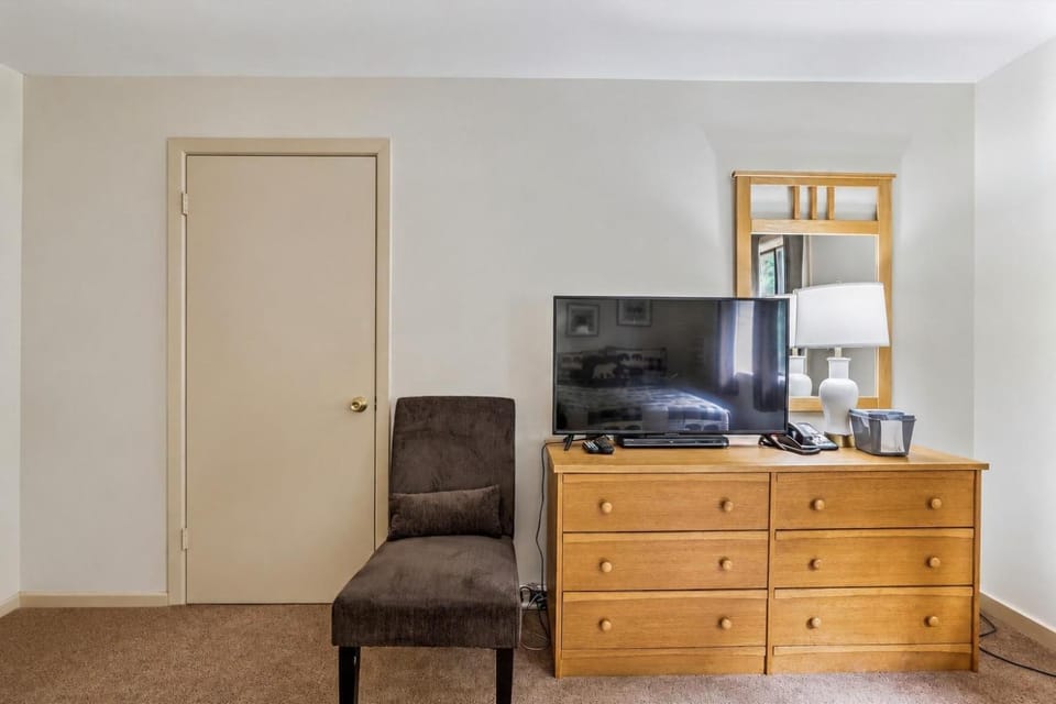 118 Cedarbrook Hotel Room Hotel in Killington