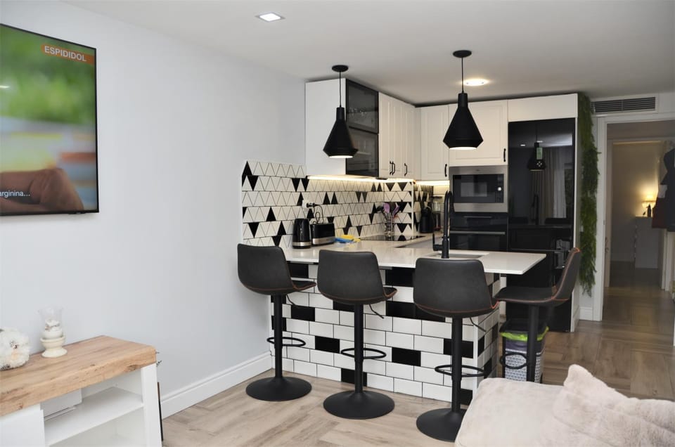 Communal lounge/ TV room, TV and multimedia, Living room, Dining area