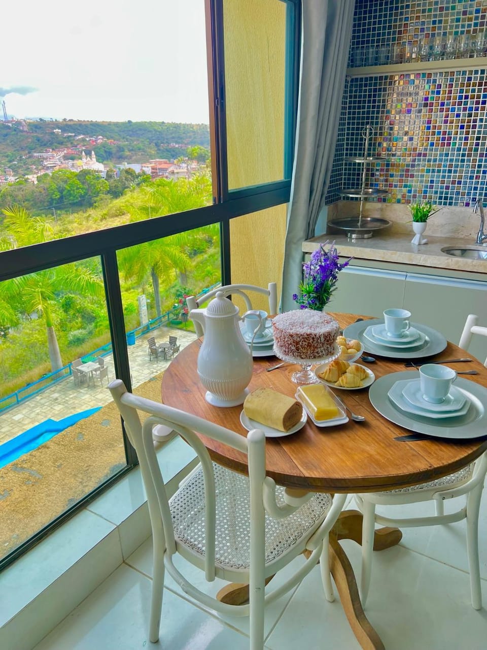 Coffee/tea facilities, View (from property/room), Balcony/Terrace, Pool view
