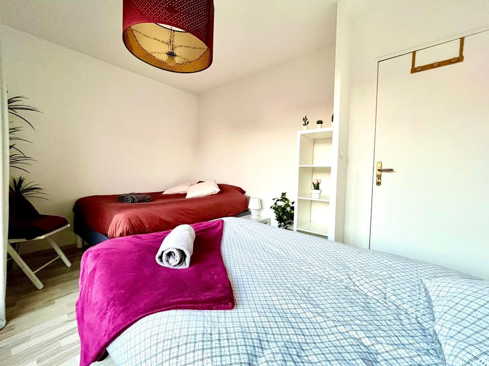 Patio, Patio, Bed, Balcony/Terrace, Balcony/Terrace, Photo of the whole room, Bedroom, towels, towels