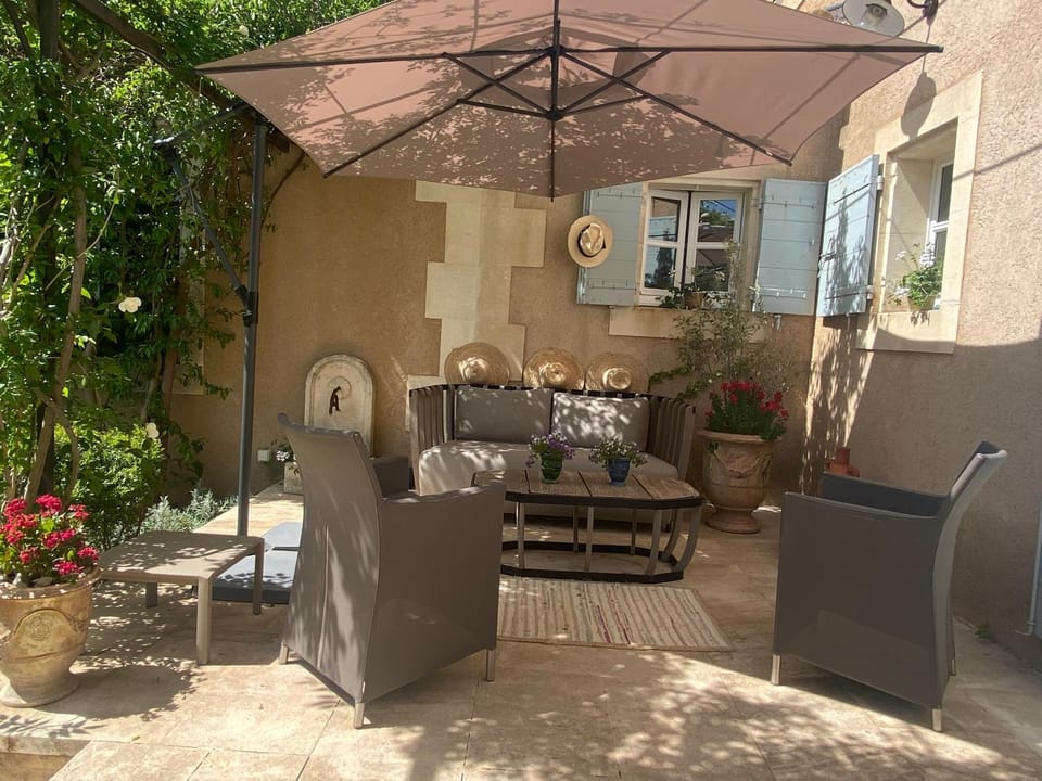 LA PARADOUNE 3 Bed and Breakfast in Arles