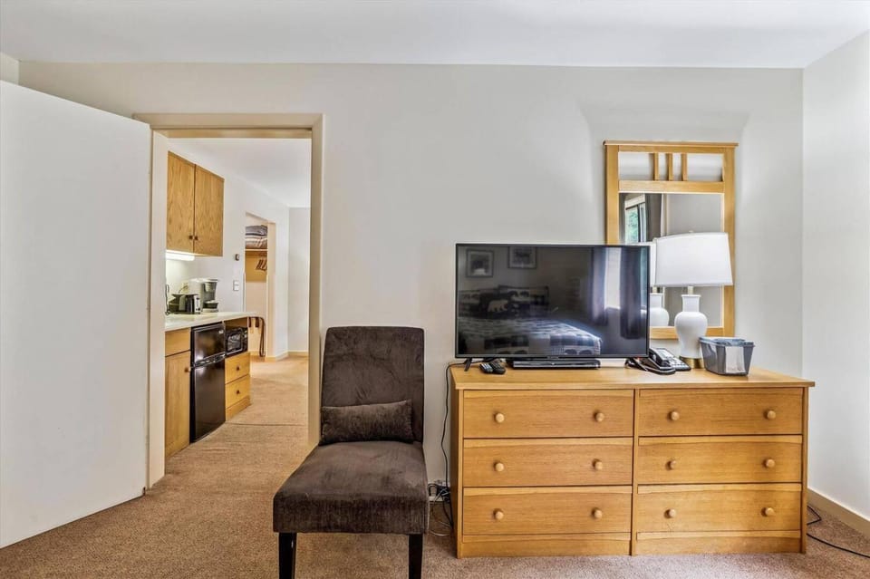 Cedarbrook Junior Suite 21820 Hotel in Killington