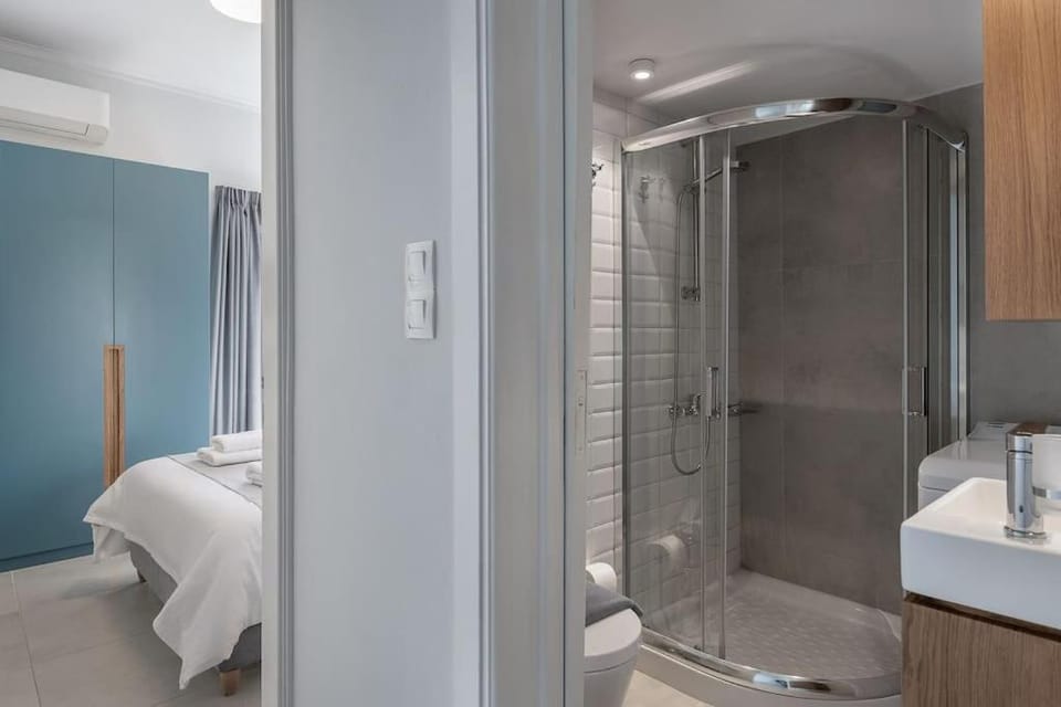 Bathroom, Bedroom