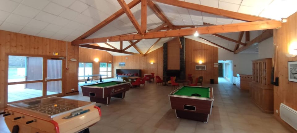 Billiard, Game Room