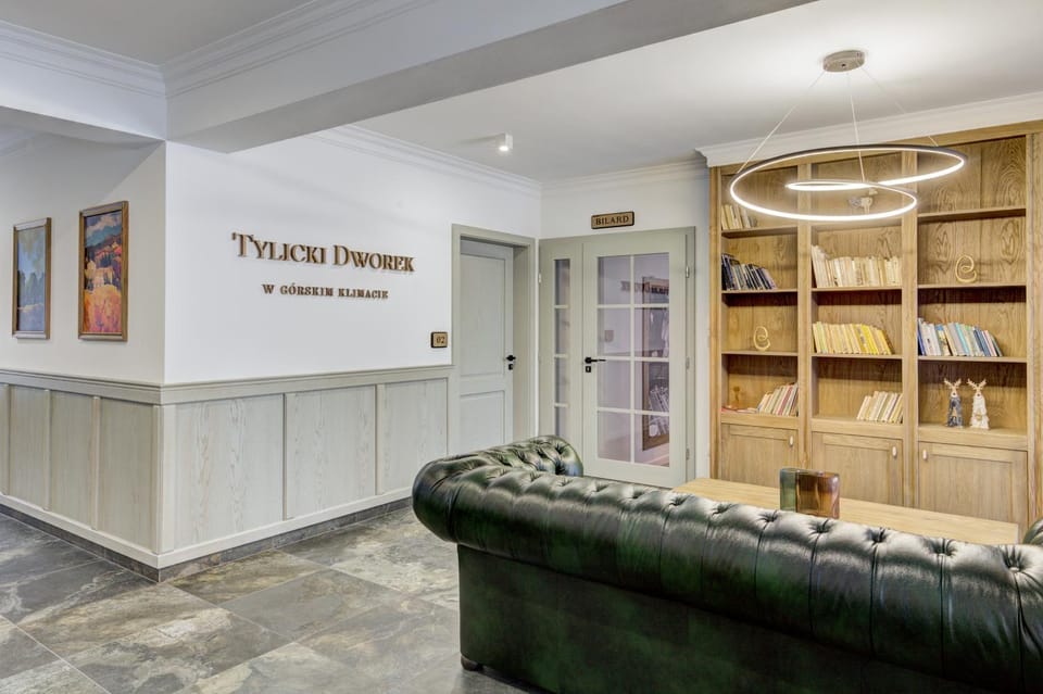 Library, Seating area