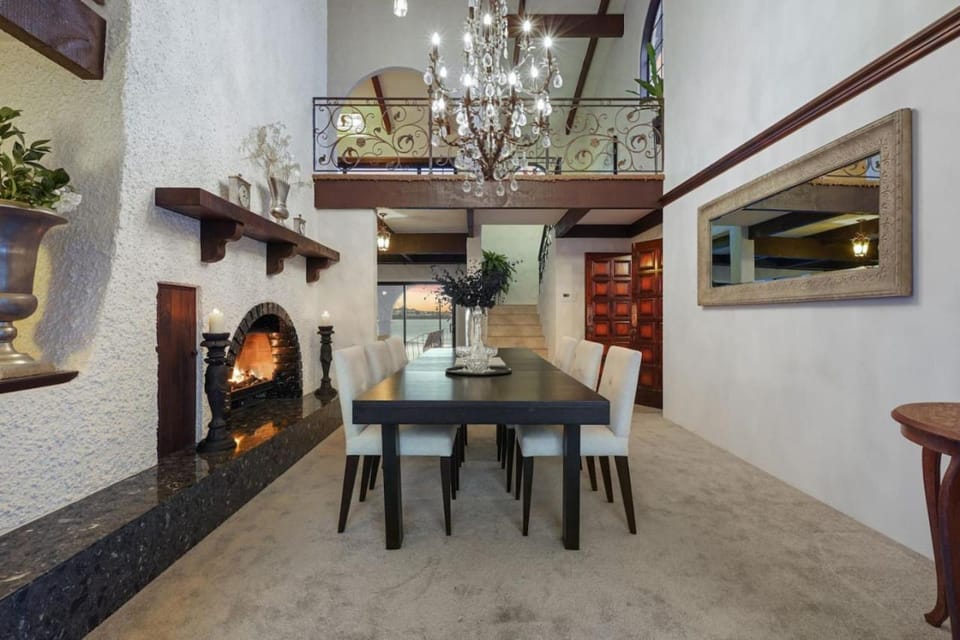 Magnificent Beachfront Mansion - Pool - Fireplace Villa in Auckland