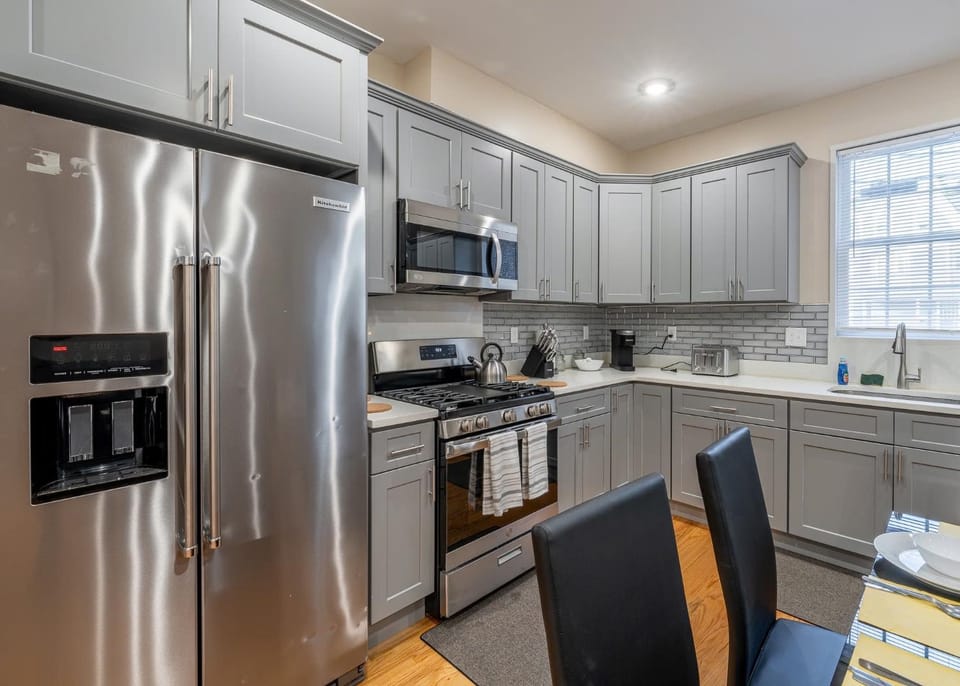 4BR Boston Apt - Pet Friendly & Free Parking, near MBTA Station 2331 Apartment in Quincy