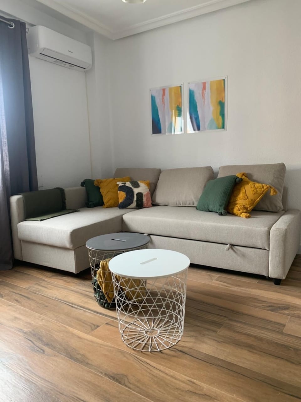 Living room, Seating area, air conditioner