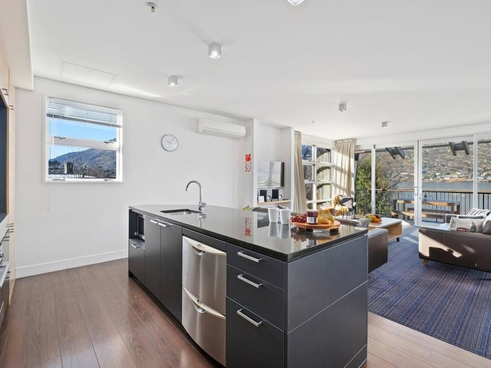 Marina Gem - Lakefront 3 Bedroom Apartment Apartment in Queenstown