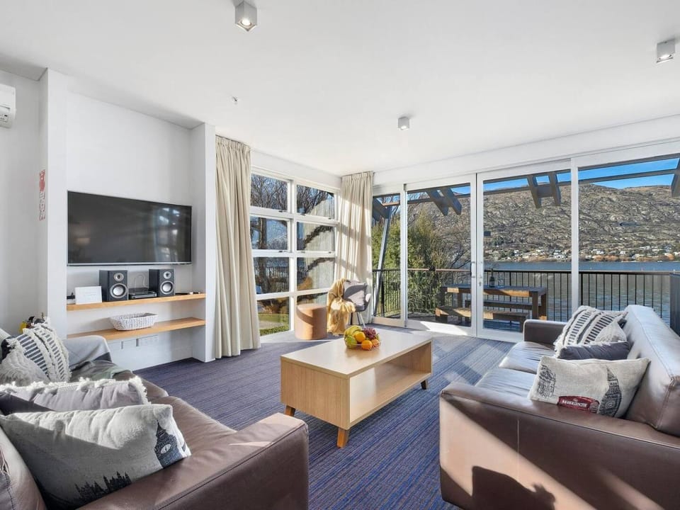 Marina Gem - Lakefront 3 Bedroom Apartment Apartment in Queenstown