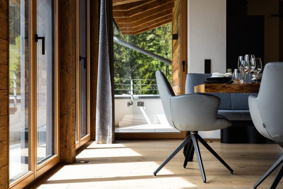 View (from property/room), Balcony/Terrace, Living room, Seating area, Dining area