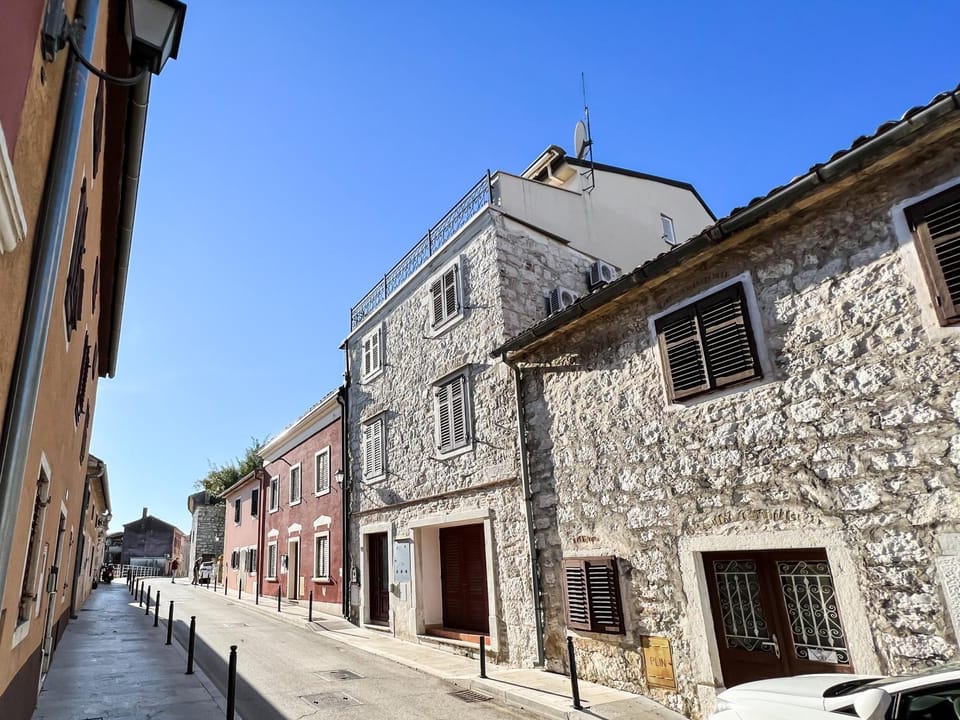 Property building, Street view