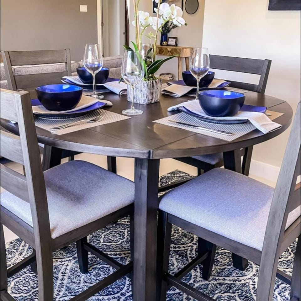 Living room, Seating area, Dining area