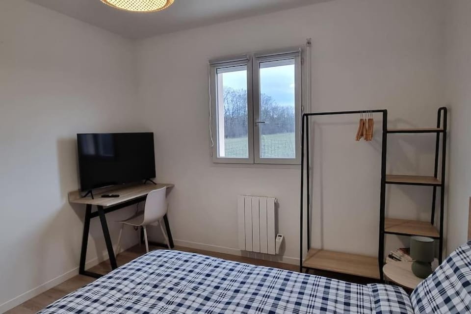 Bed, Photo of the whole room