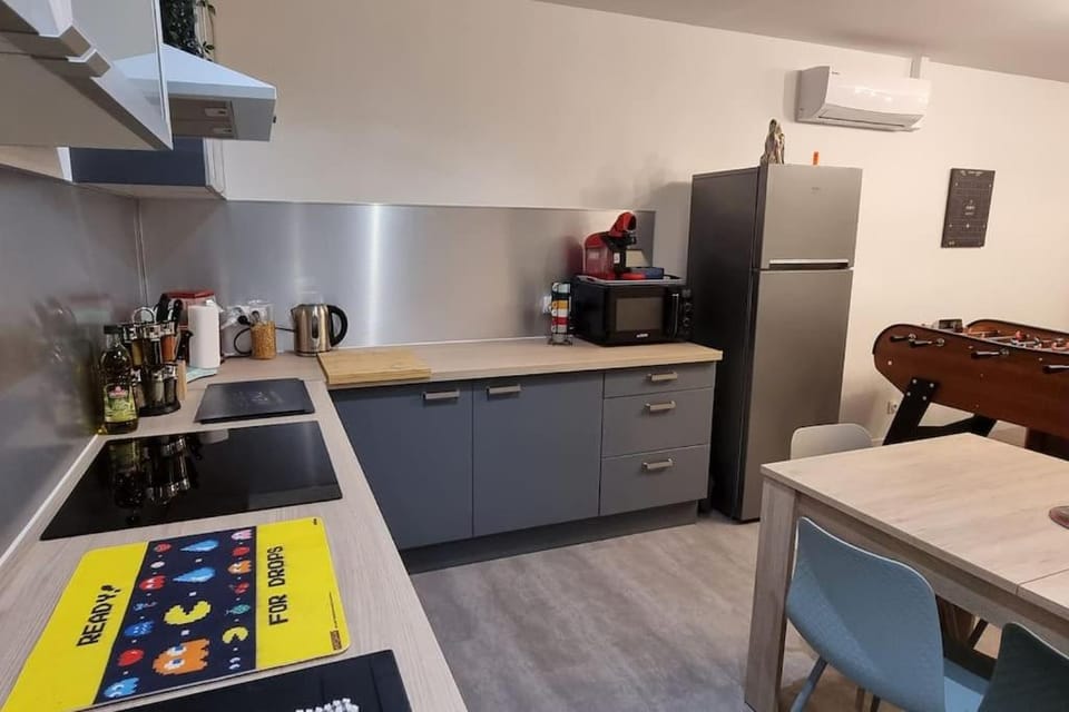 Kitchen or kitchenette, Dining area, dishwasher, minibar, pet friendly, stove