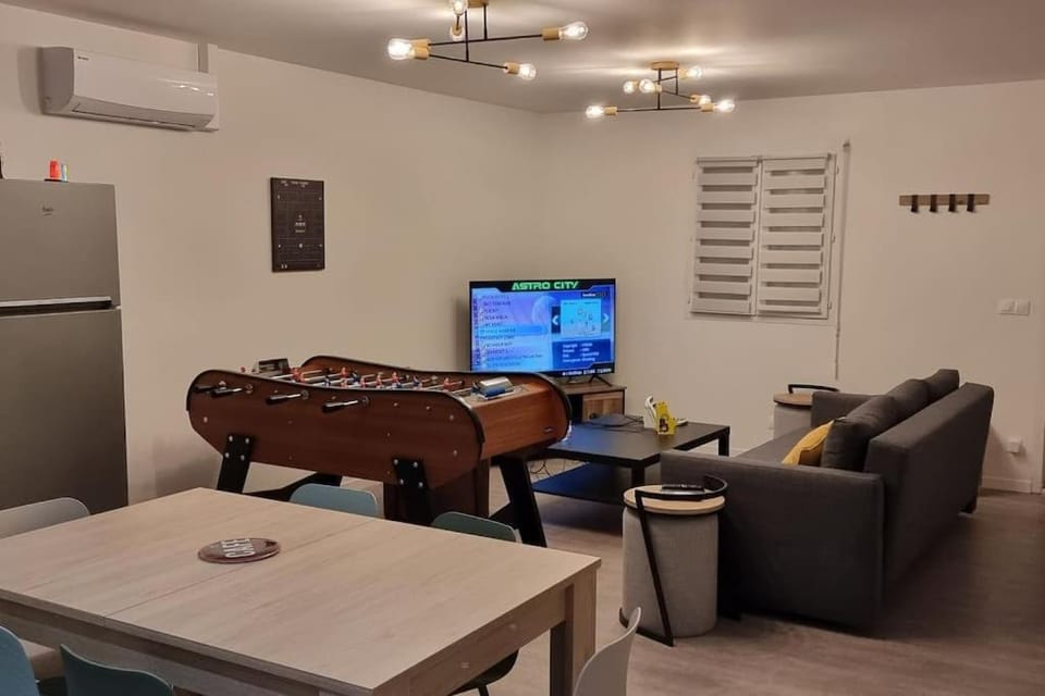Living room, Dining area