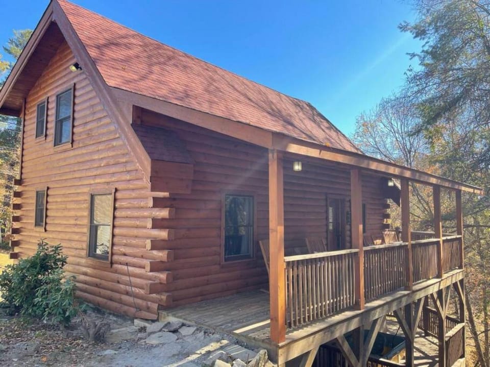 Cozy Mountaineer Log Cabin Near ASU W/Soaking Tub! Cabin in Boone