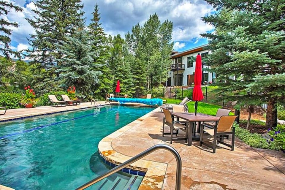Avon Brookside Escape Apartment in Avon
