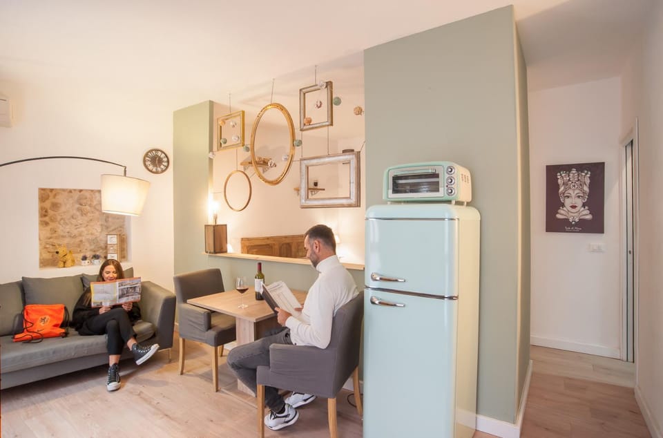 Living room, Seating area