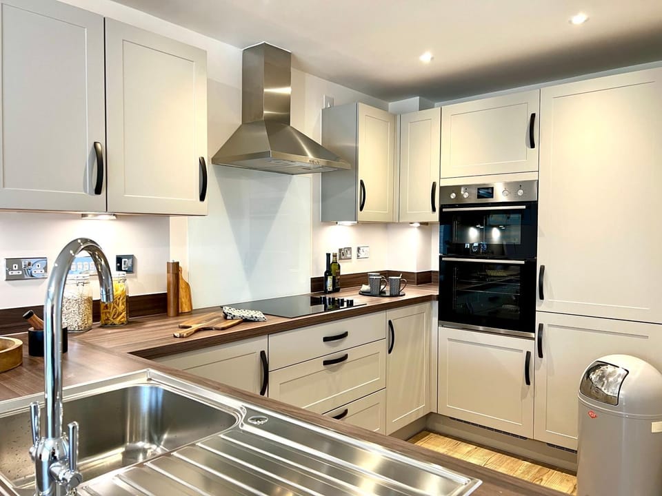 Kitchen or kitchenette, dishwasher, pet friendly, stove, toaster