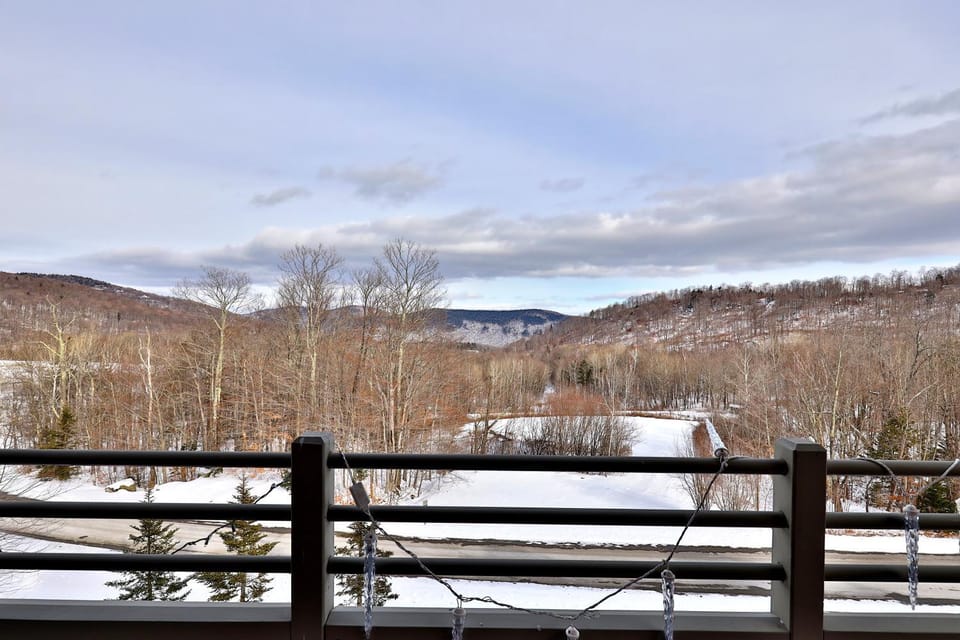 Make this beautiful property your family vacation home while in Killington B301 House in Mendon