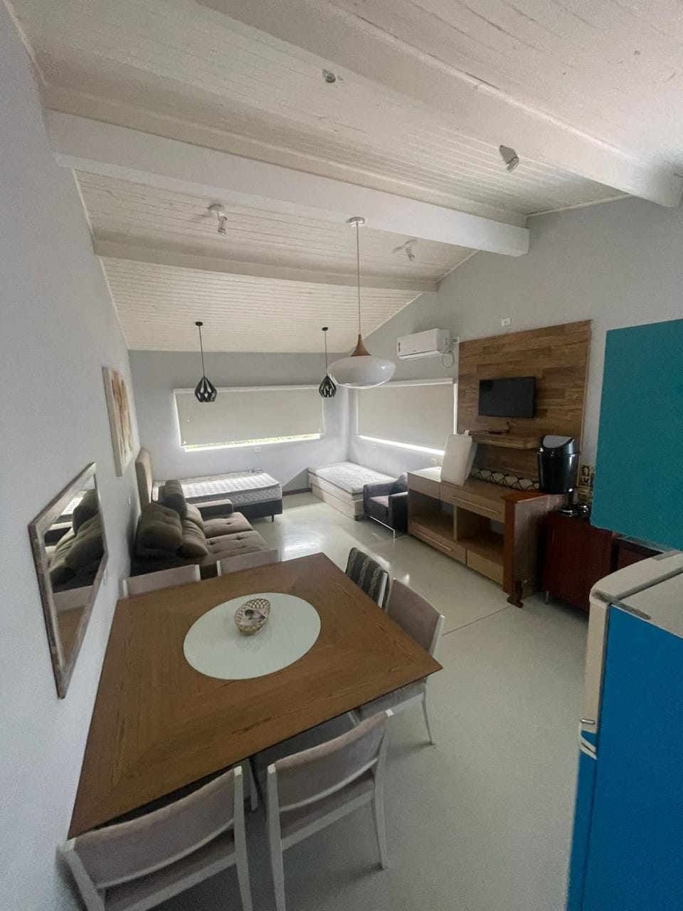 TV and multimedia, Seating area, Dining area